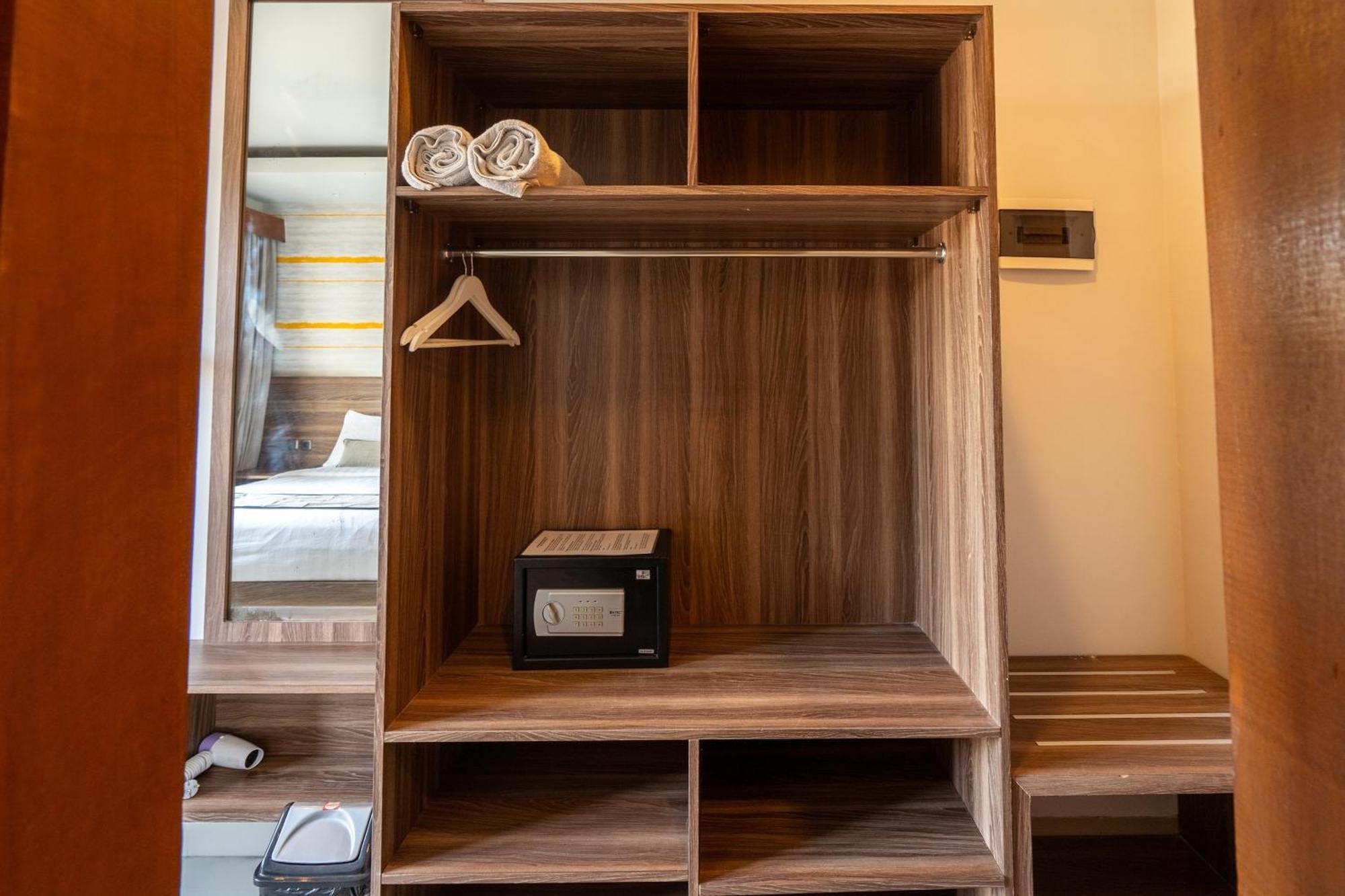 Mahesa Suites Seminyak Экстерьер фото