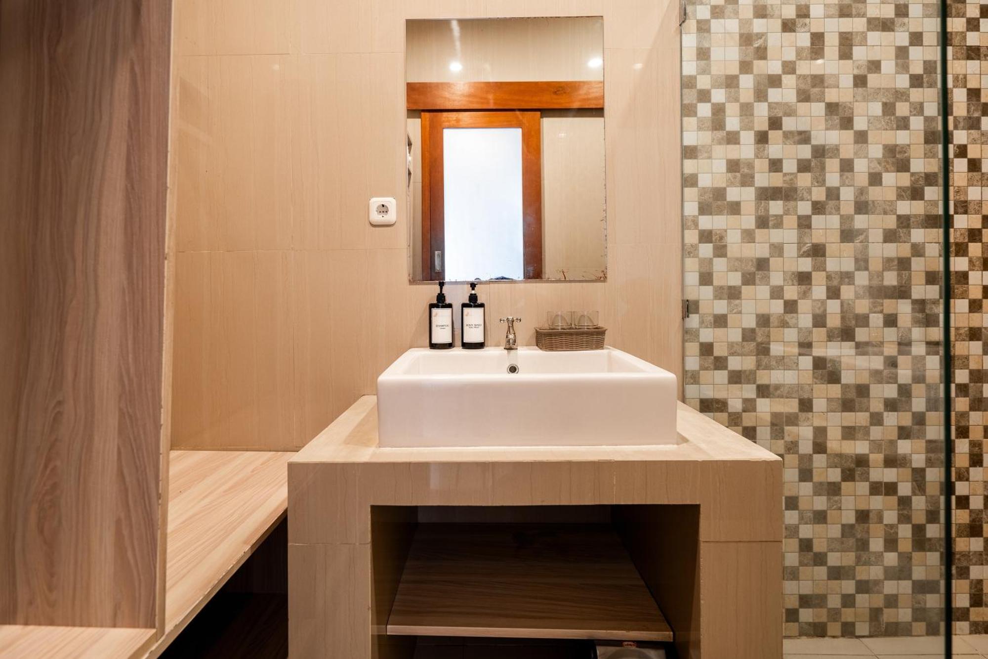 Mahesa Suites Seminyak Экстерьер фото