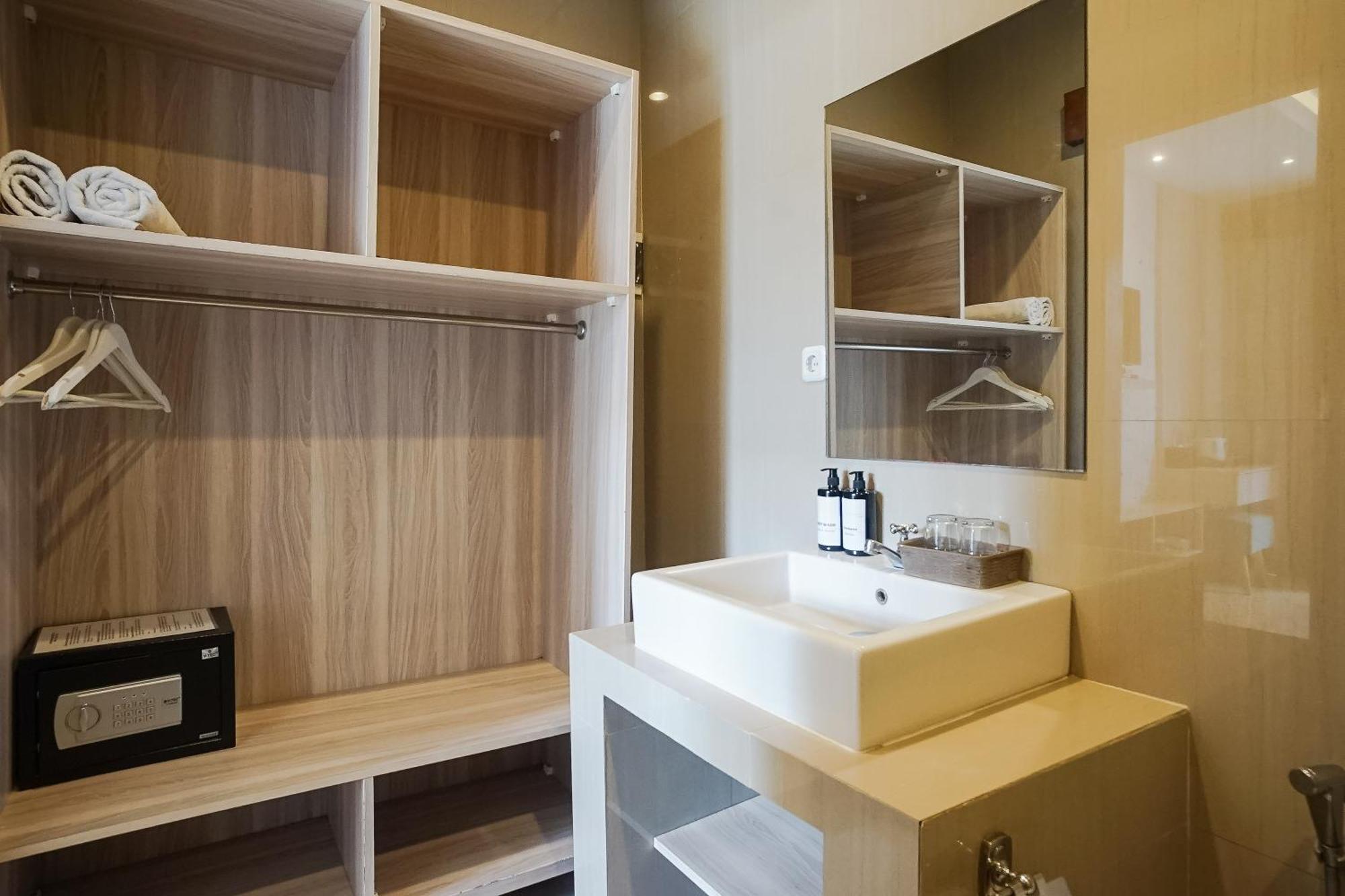 Mahesa Suites Seminyak Экстерьер фото